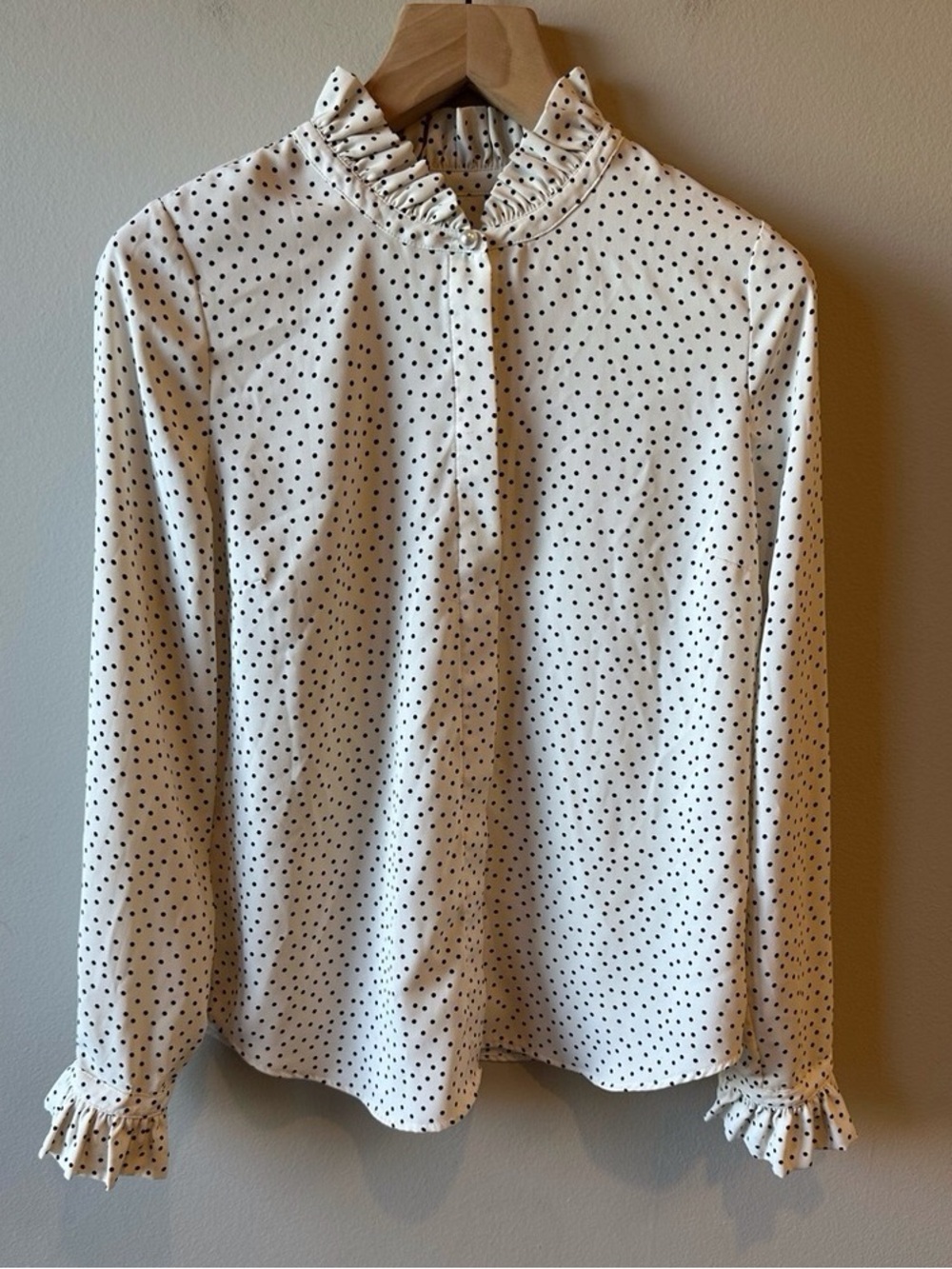 Ruffled Neck Long-Sleeve Polka Dot Blouse - White/Black
